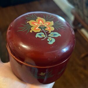 Ceramic jar with little dishes (salt dishes?)